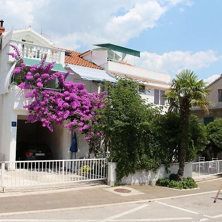 Apartments Suri Vodice Bagian luar foto