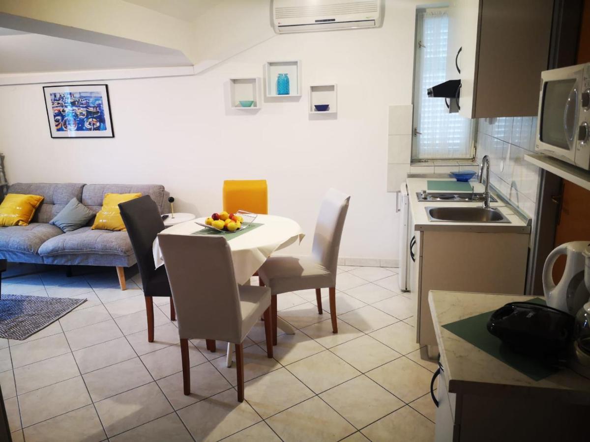 Apartments Suri Vodice Bagian luar foto