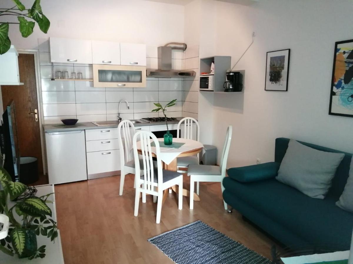 Apartments Suri Vodice Bagian luar foto