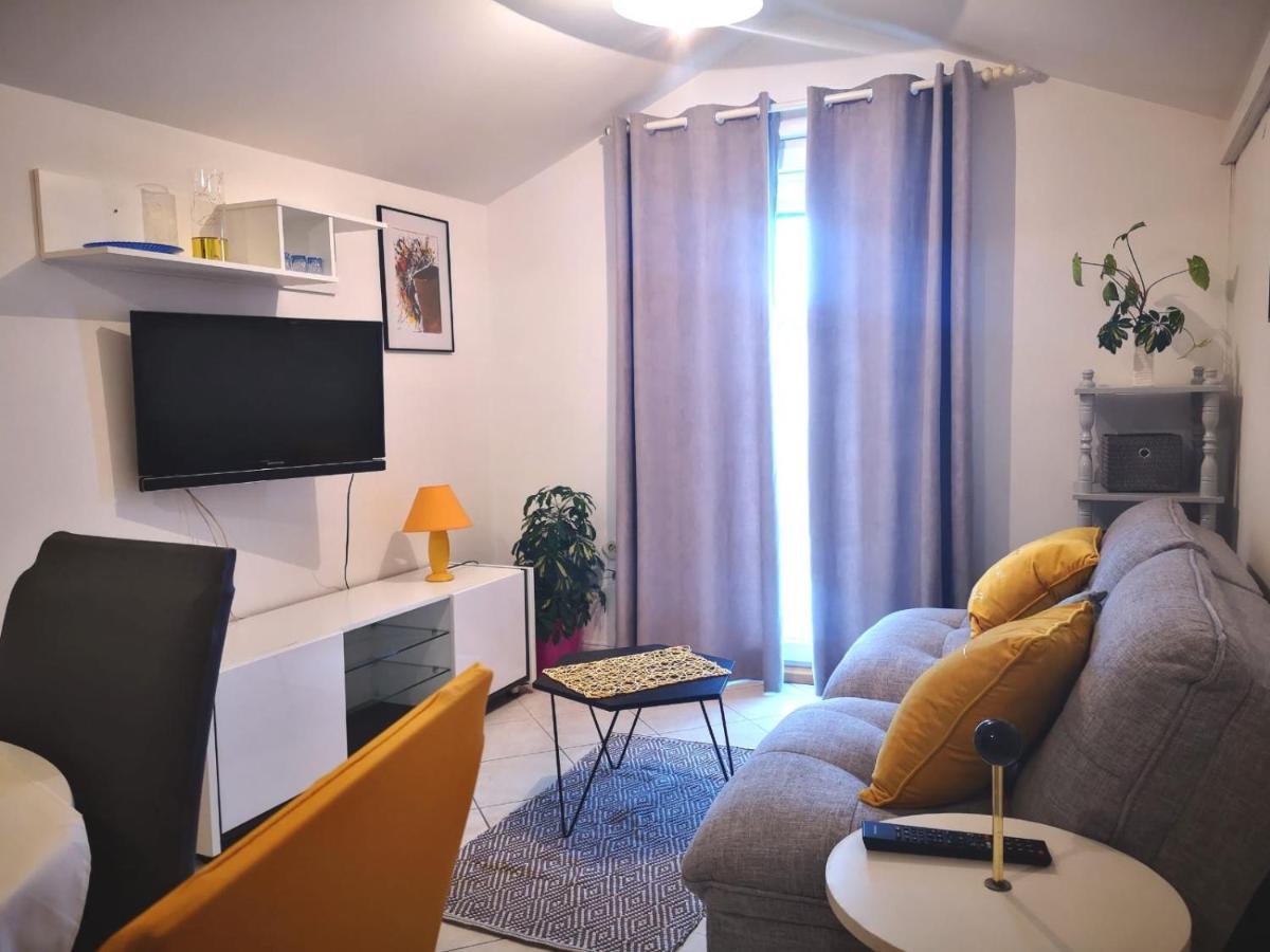 Apartments Suri Vodice Bagian luar foto