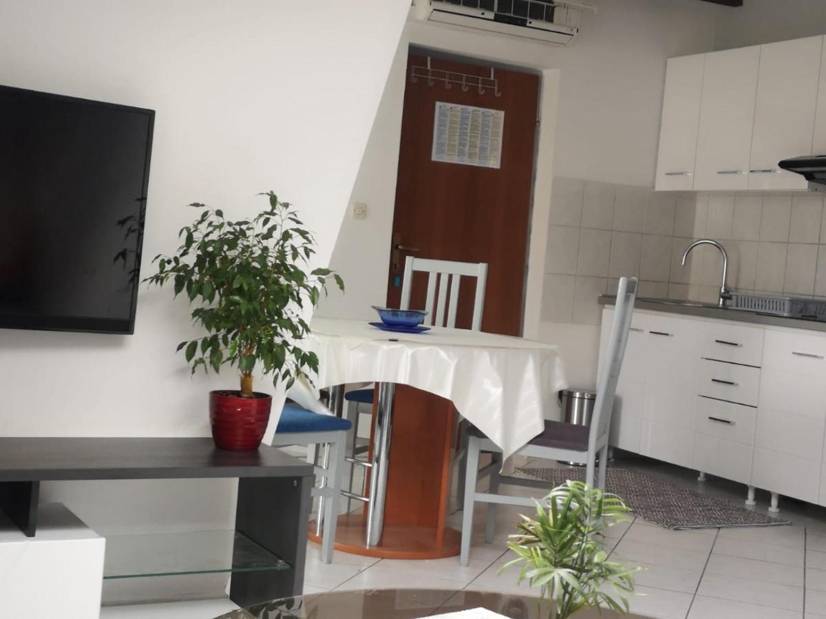 Apartments Suri Vodice Bagian luar foto