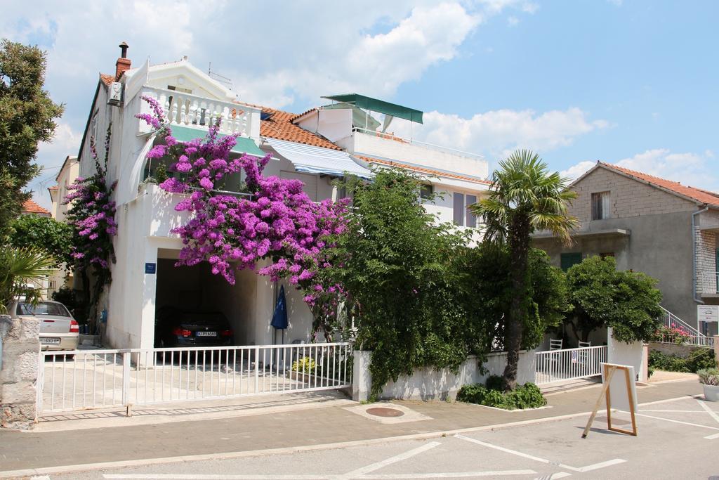 Apartments Suri Vodice Bagian luar foto