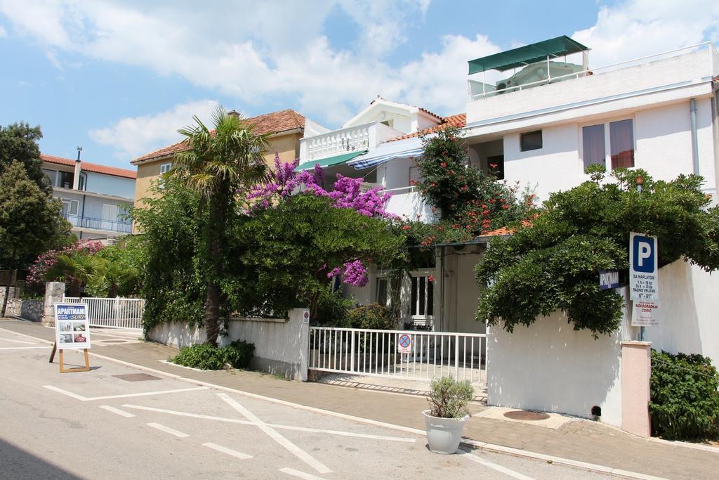 Apartments Suri Vodice Bagian luar foto