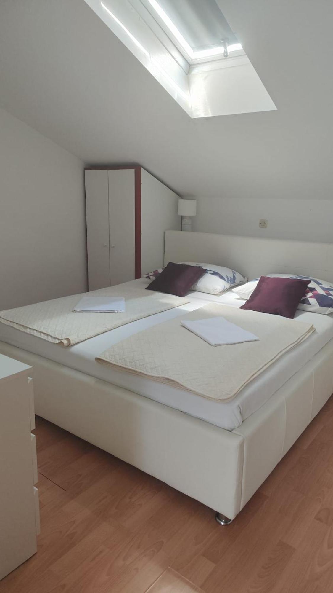Apartments Suri Vodice Bagian luar foto